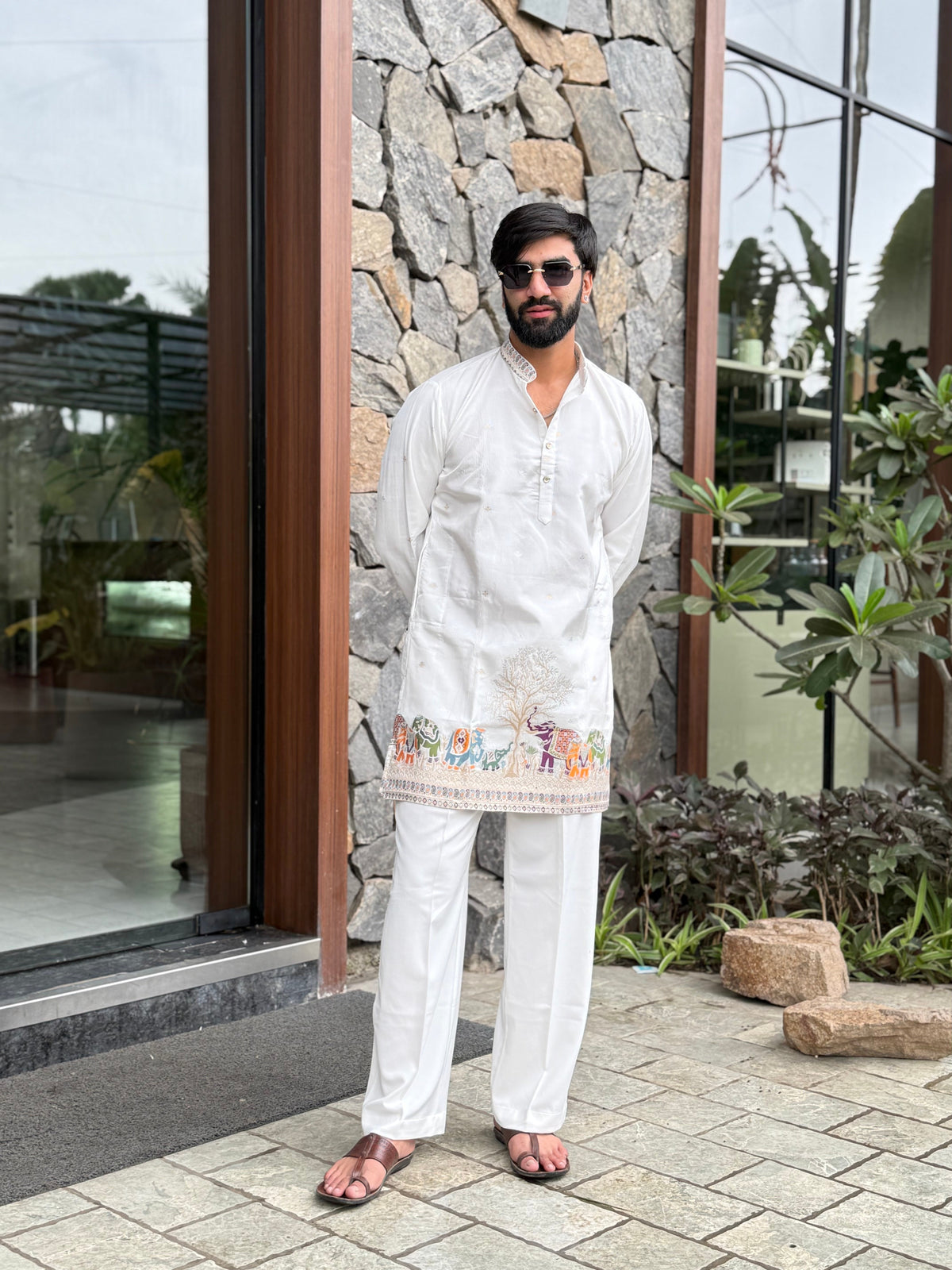 WHITE KALPRAAG – ELEPHANT PATTERN JACQUARD SHORT KURTA