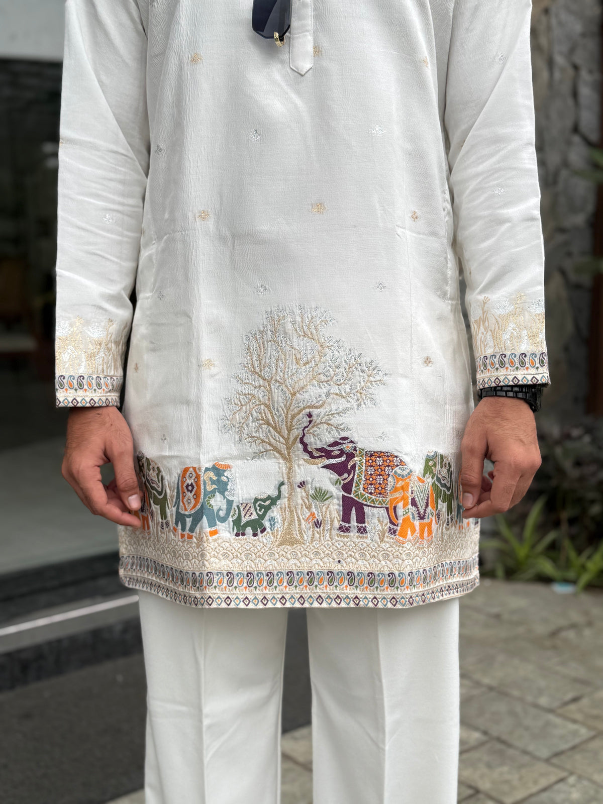 WHITE KALPRAAG – ELEPHANT PATTERN JACQUARD SHORT KURTA